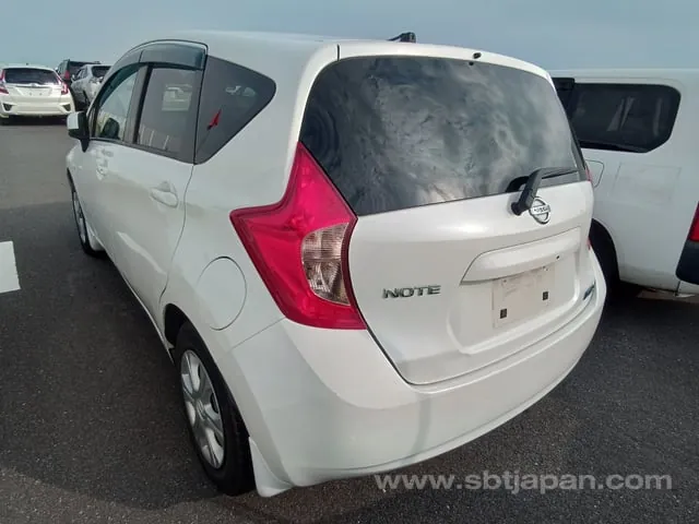 Nissan Note 2013 photo 3