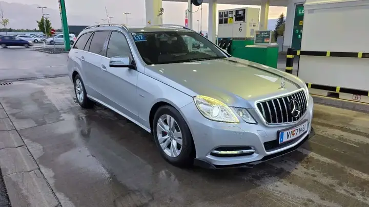 Mercedes-Benz E-Class 2011 photo 2