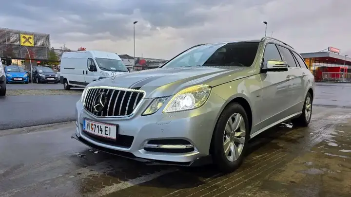 Mercedes-Benz E-Class 2011 photo 3
