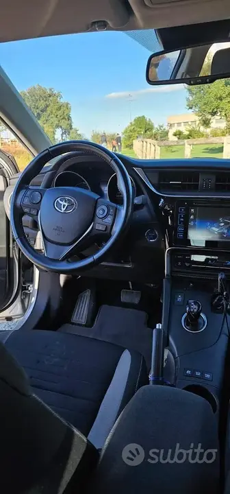 Toyota Auris 2016 photo 3