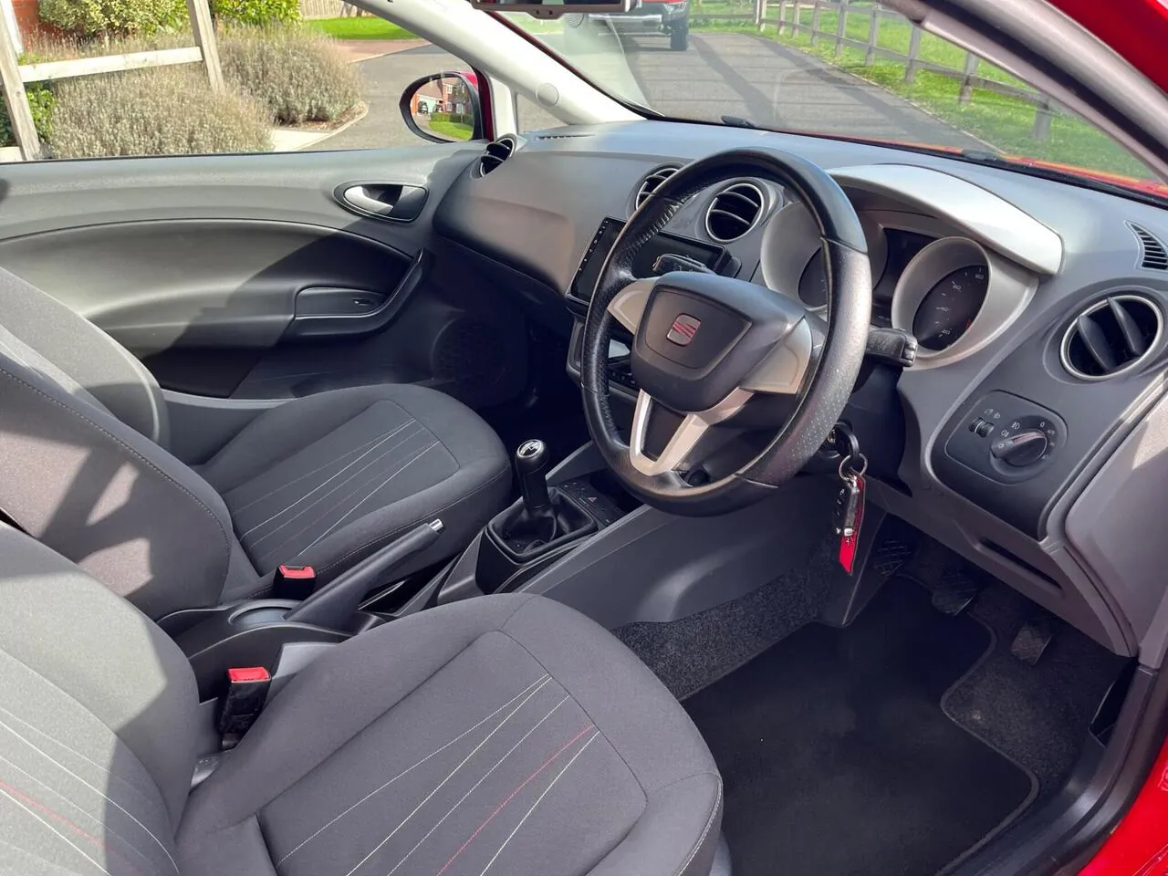 Seat Ibiza 2011 photo 3