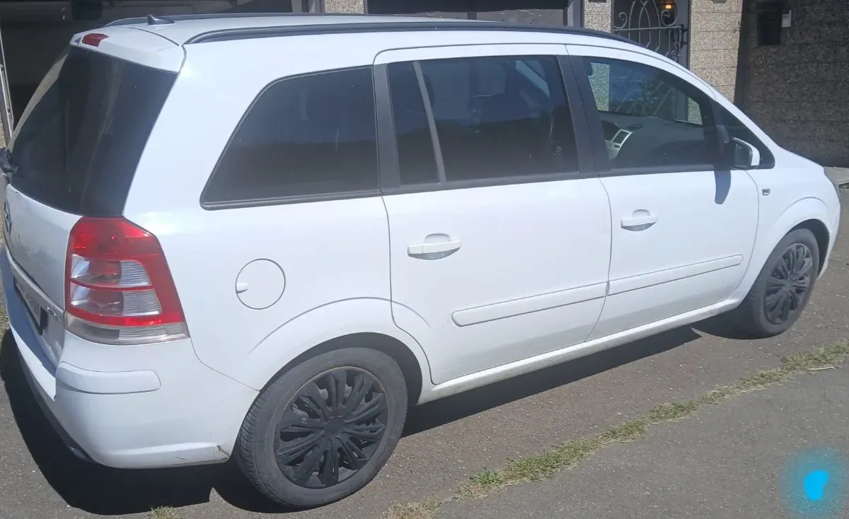 Opel Zafira 2008 photo 2