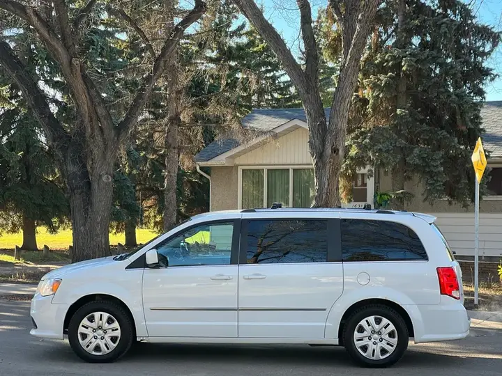 Dodge Grand Caravan 2017 photo 2