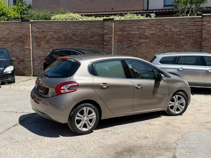 Peugeot 208 2013 photo 5