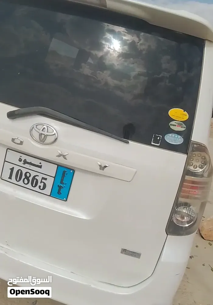 Toyota Voxy 2006 photo 4
