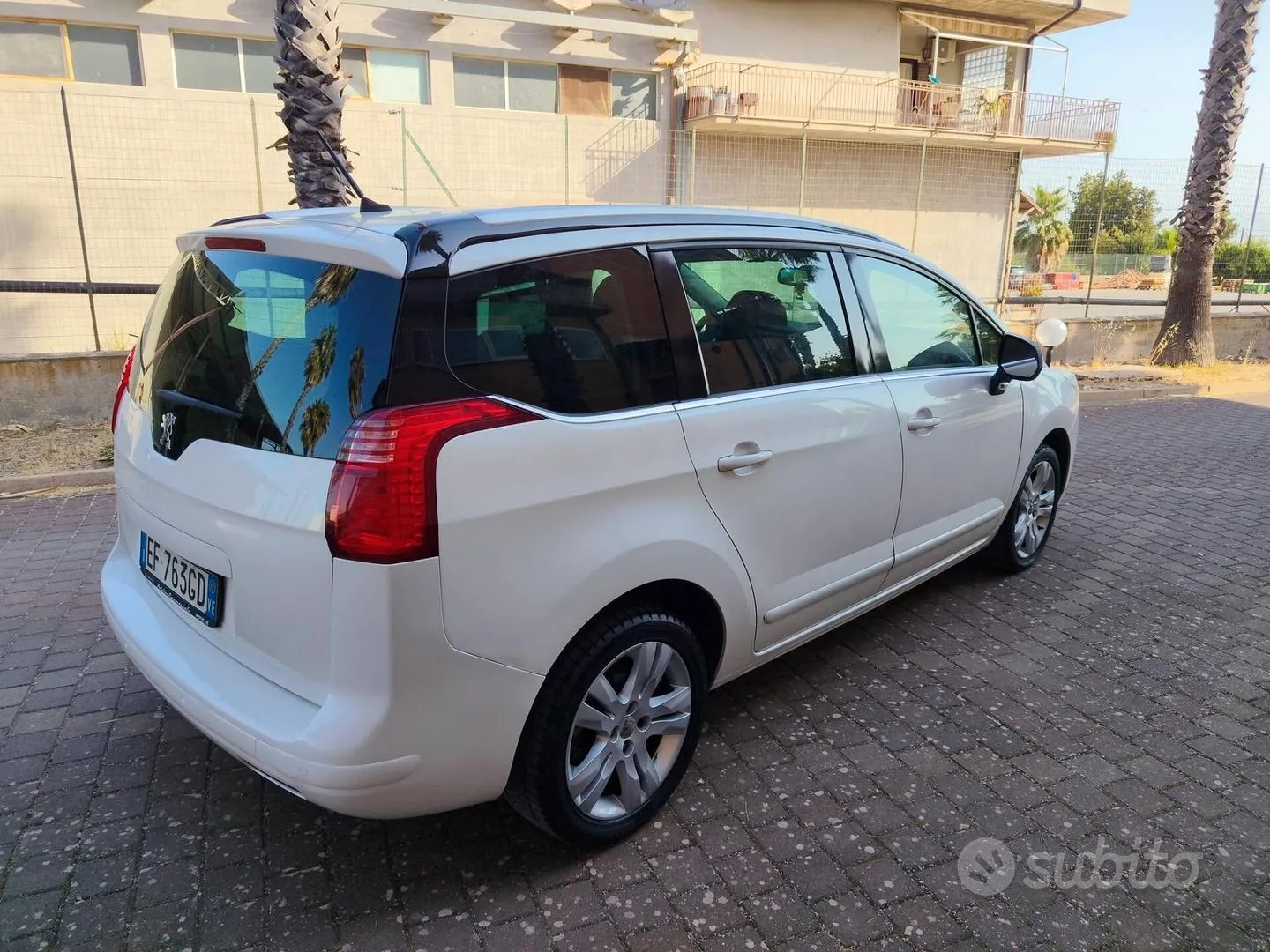 Peugeot 5008 2011 photo 4
