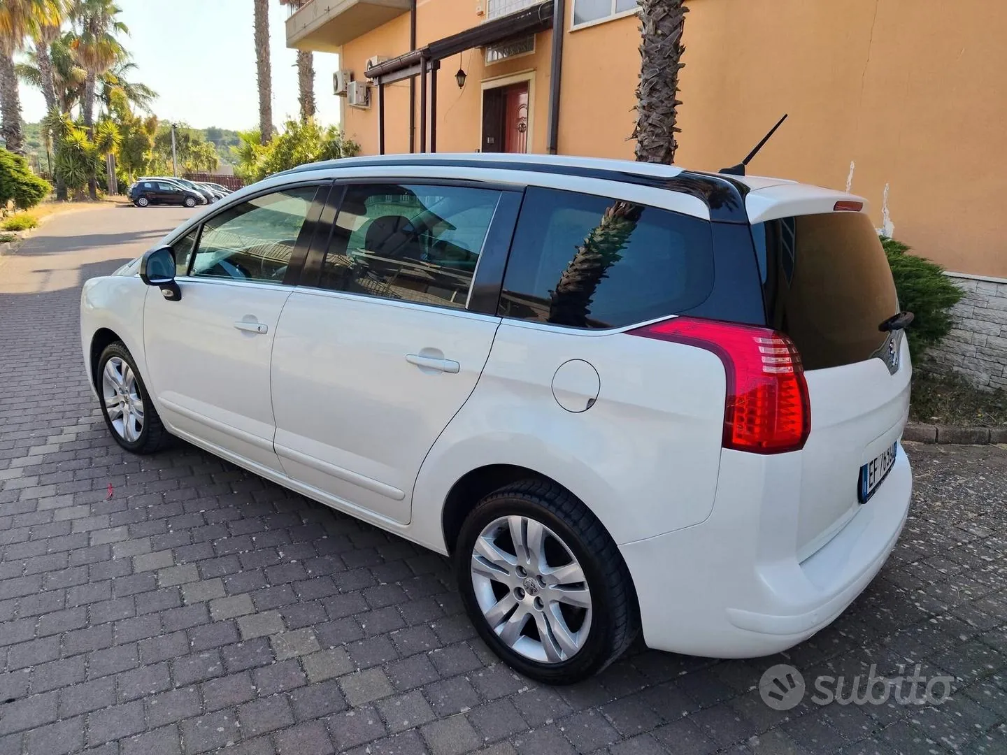 Peugeot 5008 2011 photo 3