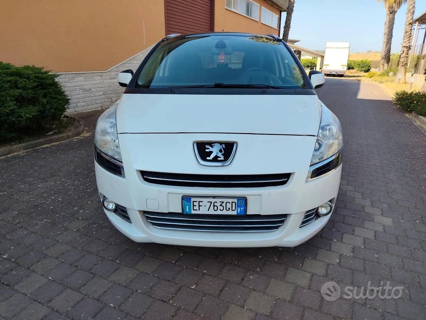 Peugeot 5008 2011 photo 2