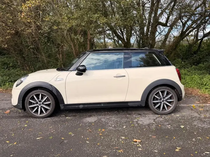 Mini Cooper S 2019 photo 2