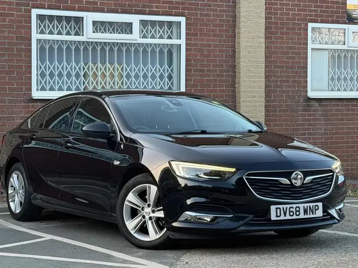 Vauxhall Insignia 2018 photo 2