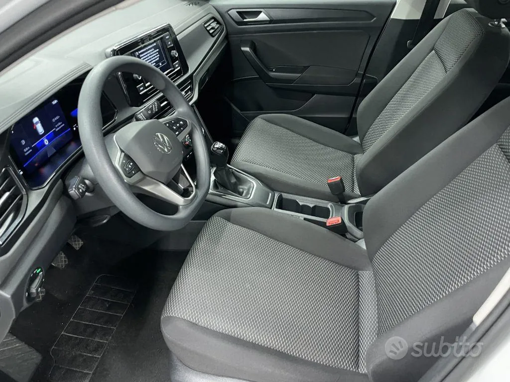 Volkswagen T-Roc 2023 photo 2