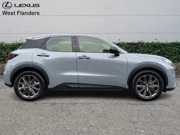 Lexus Lbx 2025 photo 3