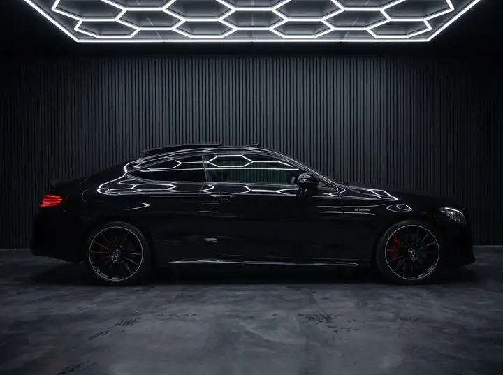 Mercedes-Benz C-Class 2018 photo 2