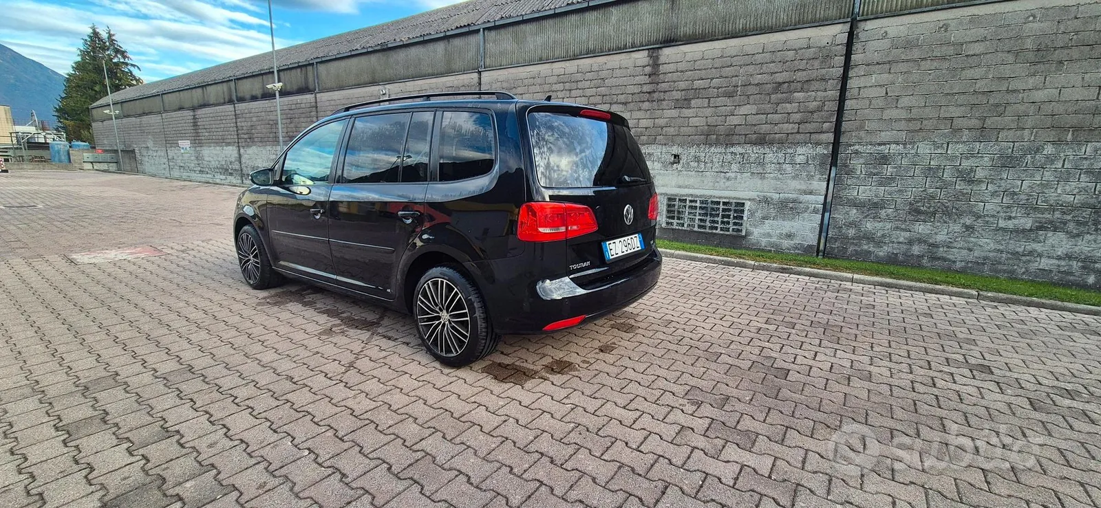 Volkswagen Touran 2015 photo 2