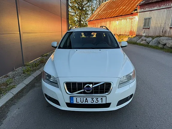 Volvo V70 2012 photo 4