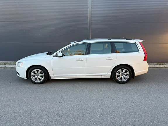 Volvo V70 2012 photo 2