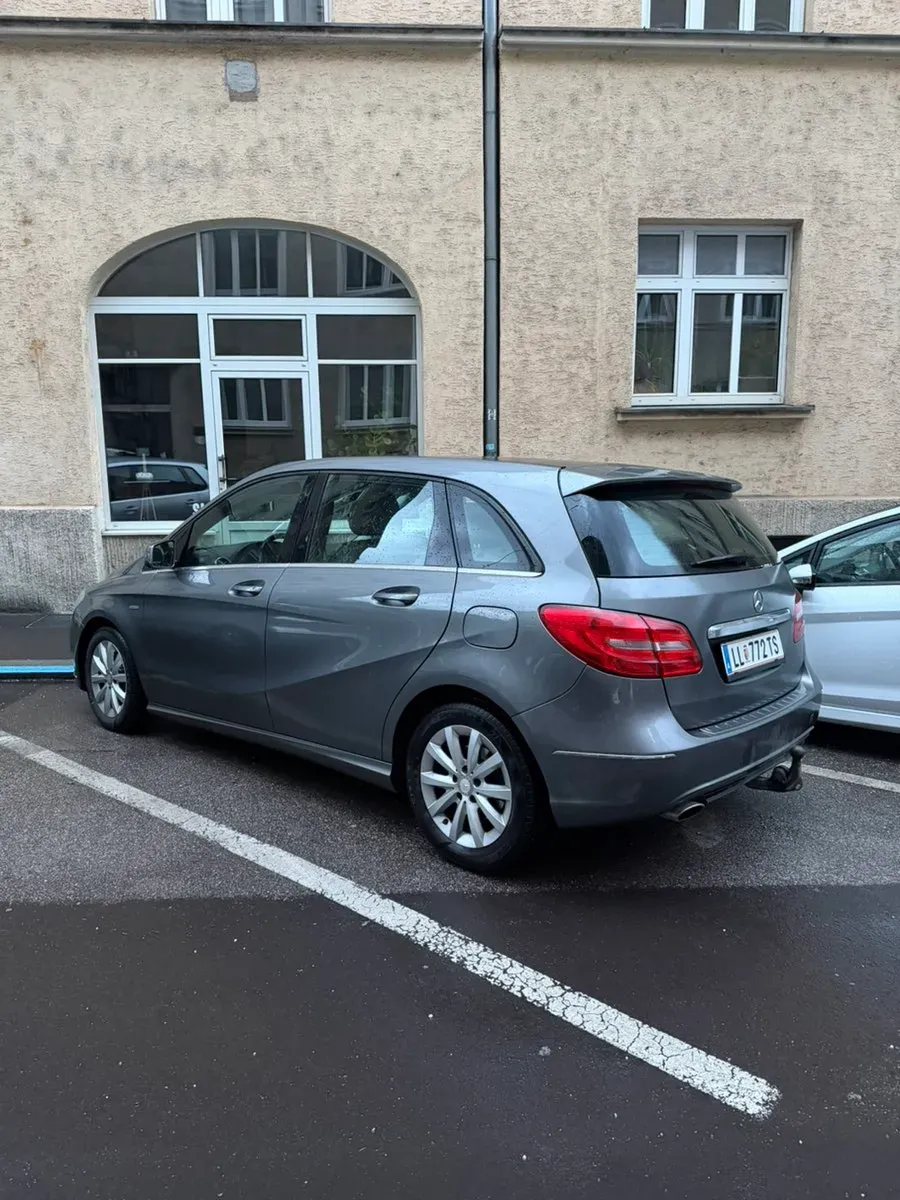 Mercedes-Benz B-Class 2011 photo 3