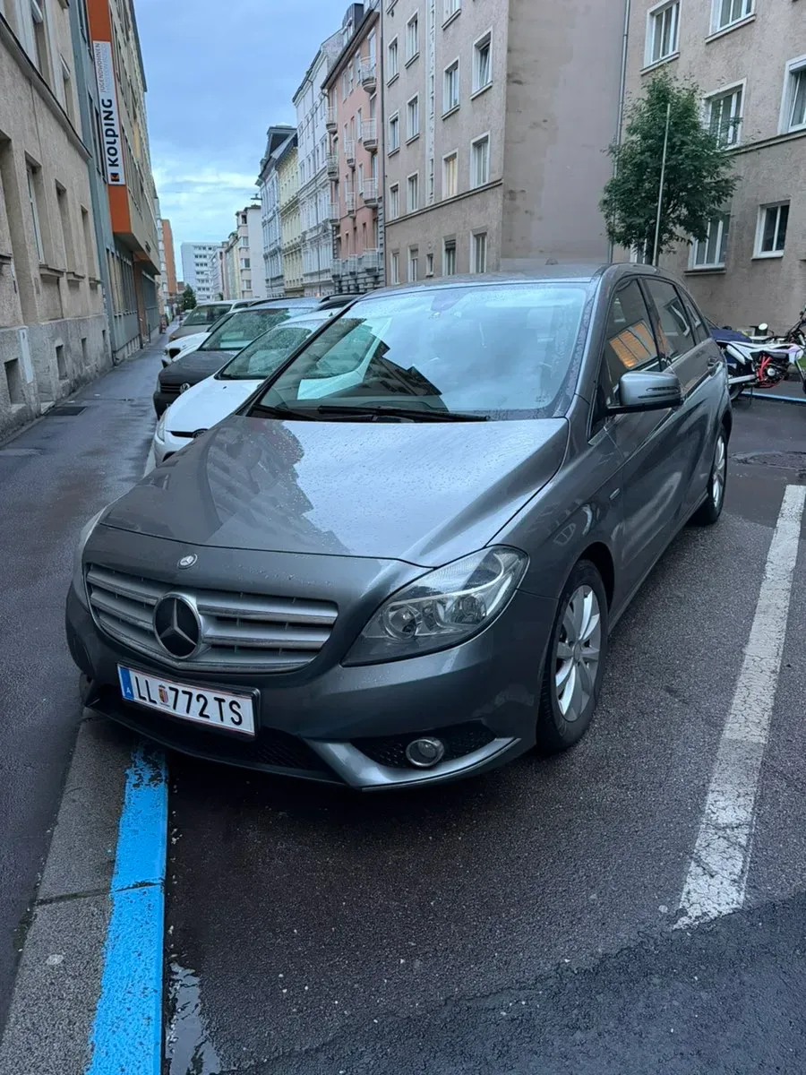 Mercedes-Benz B-Class 2011 photo 2