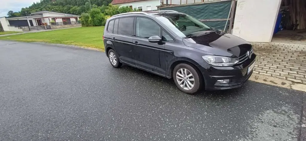 Volkswagen Touran 2017 photo 2