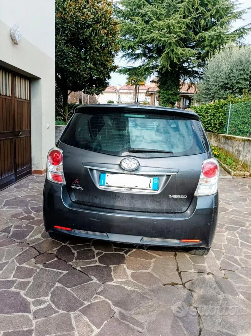 Toyota Verso 2013 photo 2