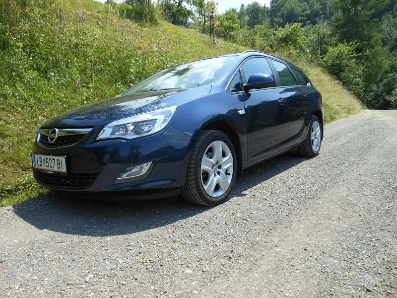 Opel Astra 2013 photo 3