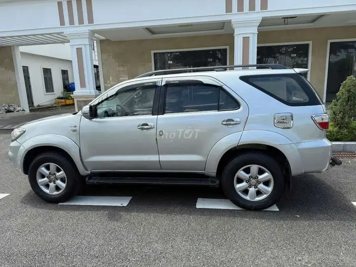 Toyota Fortuner 2010 photo 4