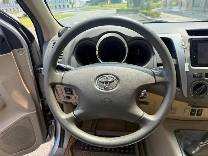 Toyota Fortuner 2010 photo 5