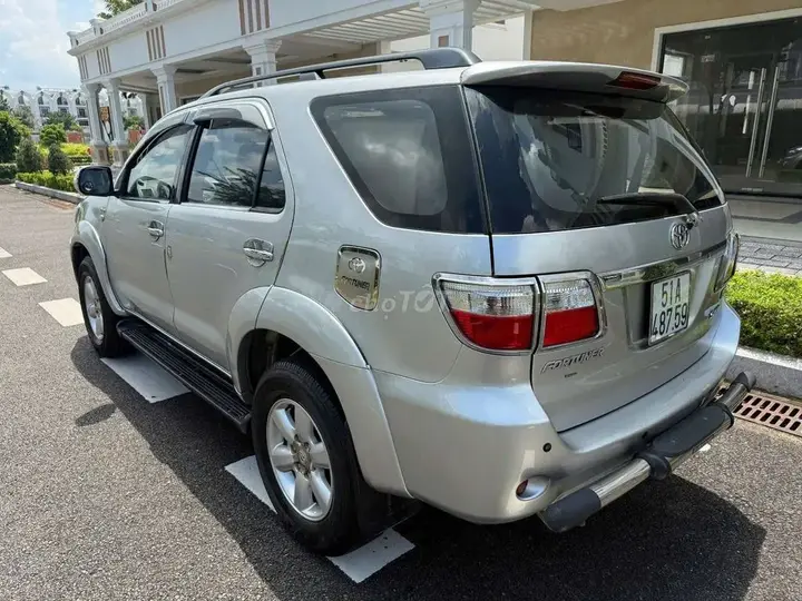 Toyota Fortuner 2010 photo 3