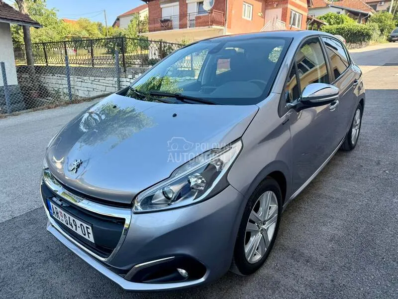 Peugeot 208 2019 photo 3