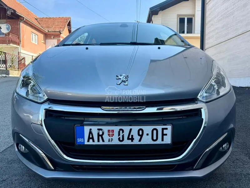 Peugeot 208 2019 photo 2