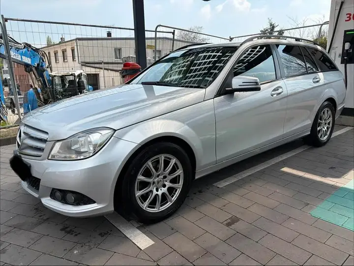 Mercedes-Benz C200