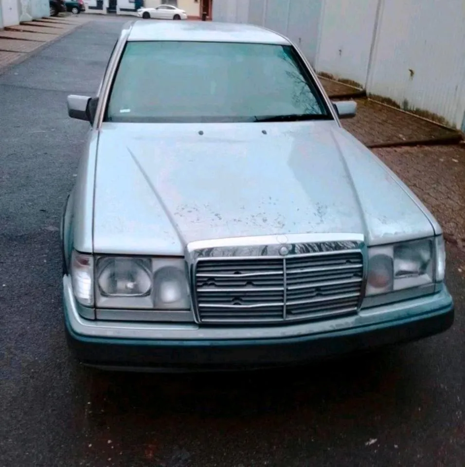 Mercedes-Benz E200 W124