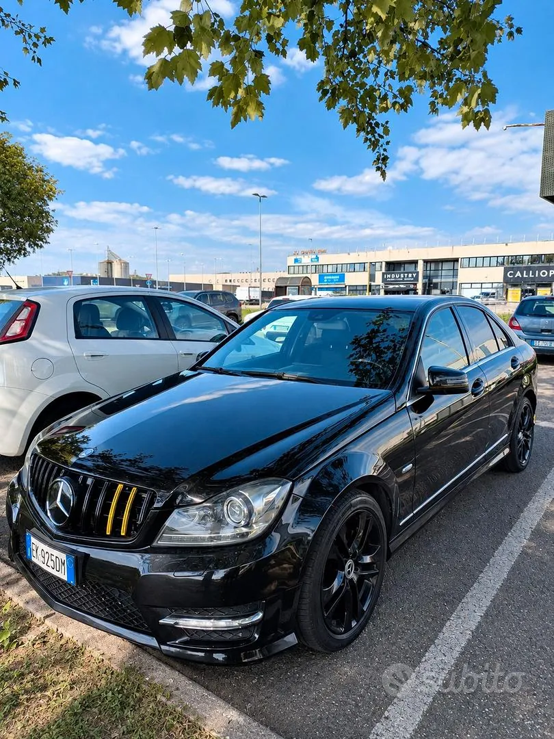 Mercedes-Benz Class C 2011 photo 2
