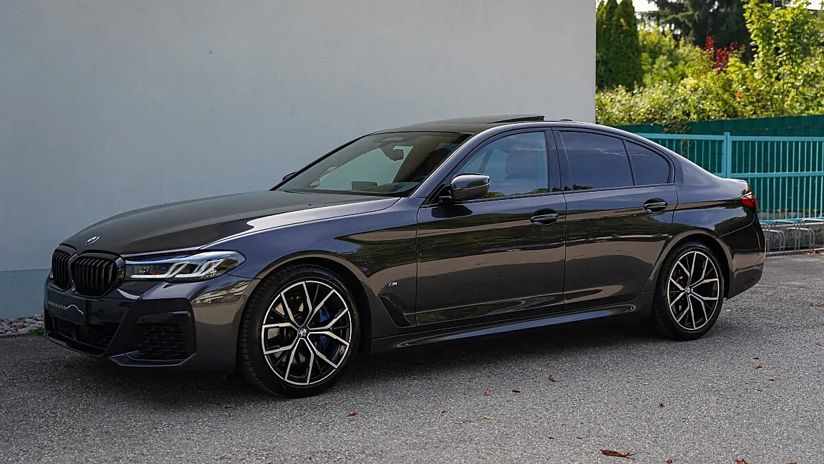 BMW 5 Series 2022 photo 2