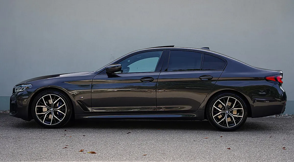 BMW 5 Series 2022 photo 3