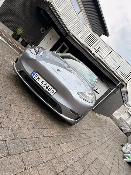 Tesla Model Y 2024 photo 2