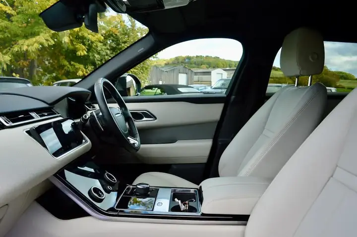 Land Rover Range Rover Velar 2020 photo 4