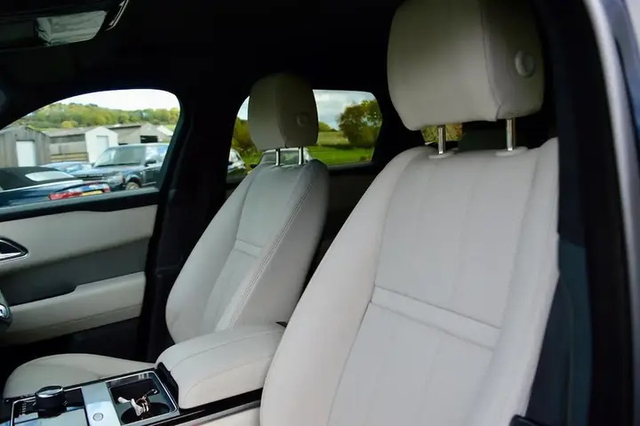 Land Rover Range Rover Velar 2020 photo 3