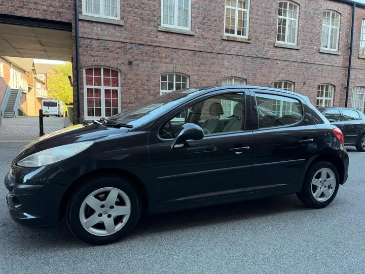 Peugeot 207 2006 photo 2