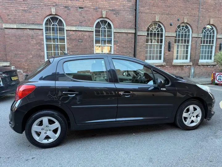 Peugeot 207 2006 photo 5