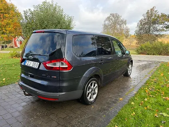 Ford Galaxy 2008 photo 4