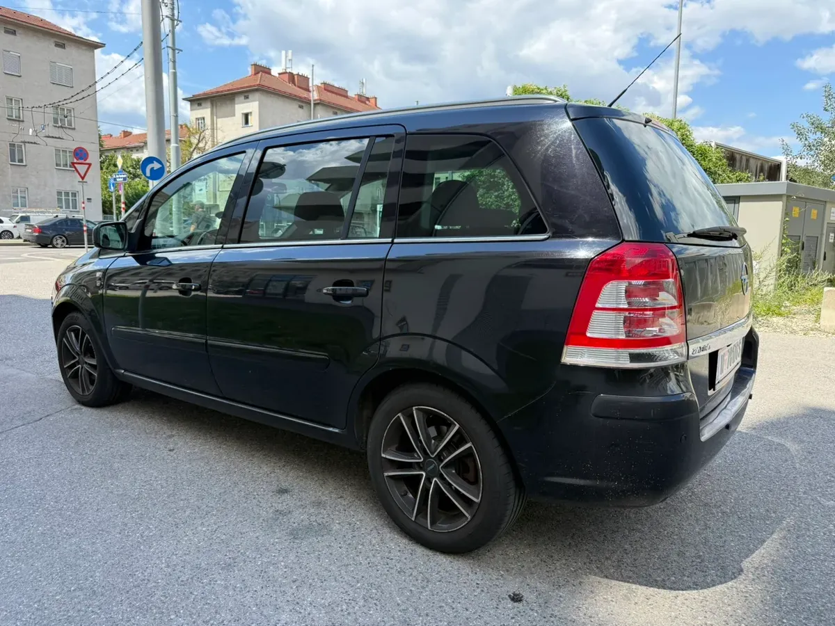 Opel Zafira 2010 photo 3