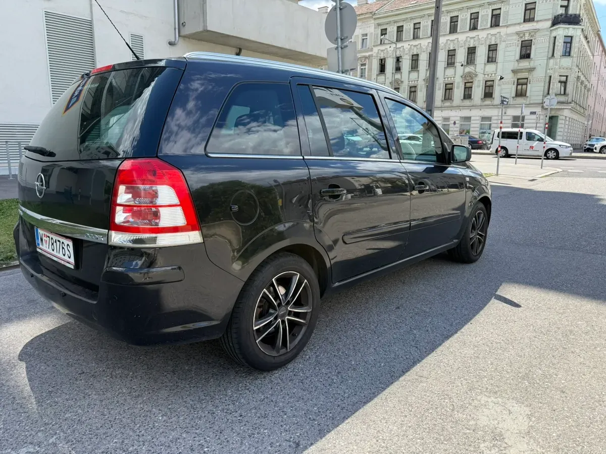 Opel Zafira 2010 photo 2