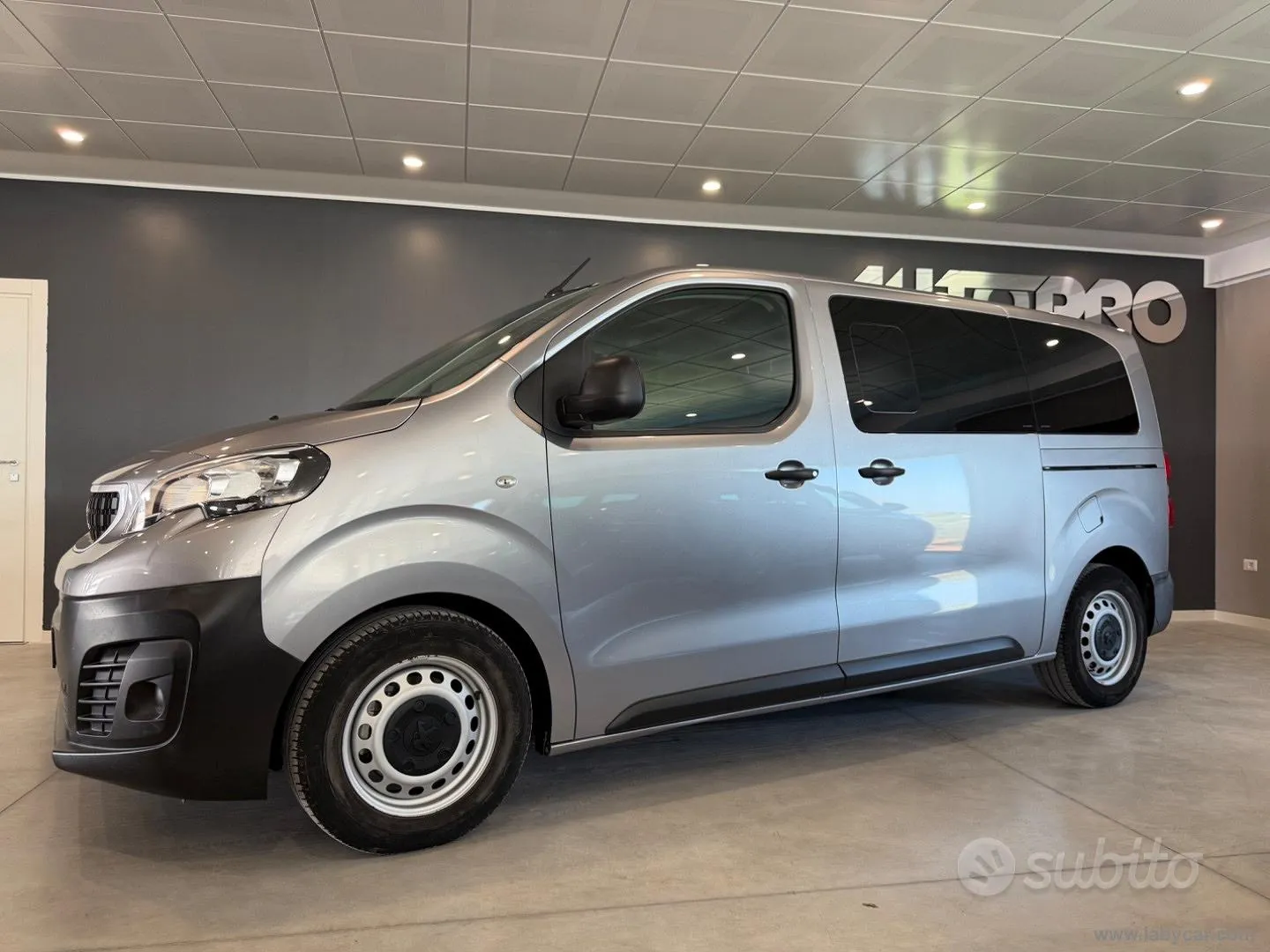 Peugeot Traveller 2021 photo 2