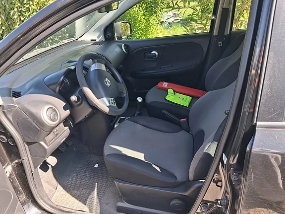 Nissan Note 2010 photo 5