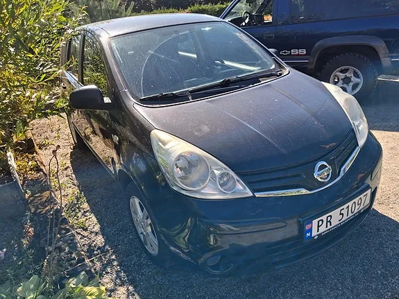 Nissan Note 2010 photo 2