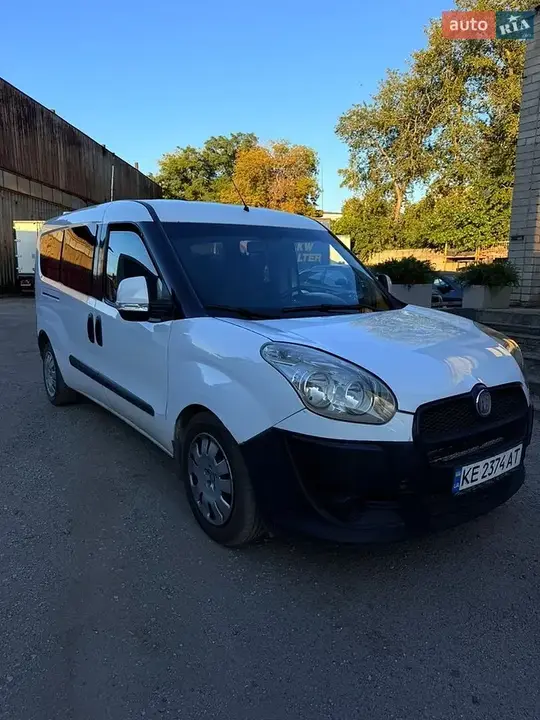 Fiat Doblo 2011 photo 2