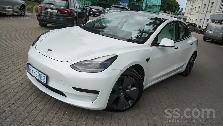 Tesla Model 3 2021 photo 2