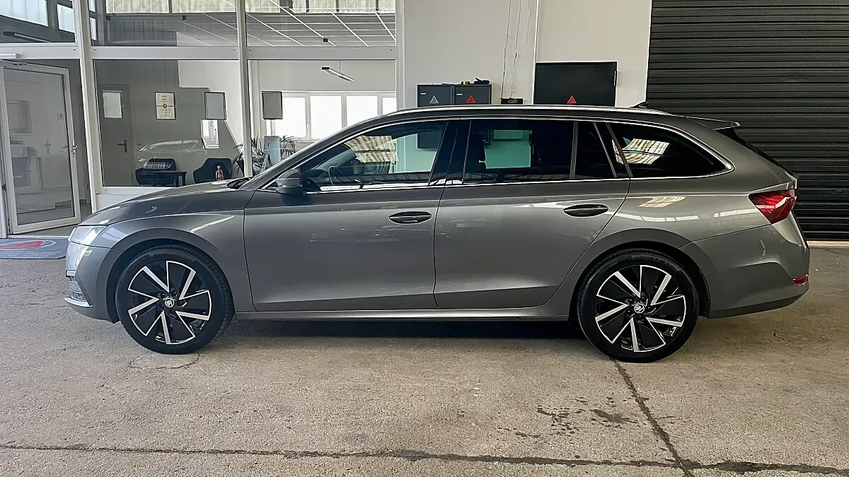Skoda Octavia 2023 photo 2
