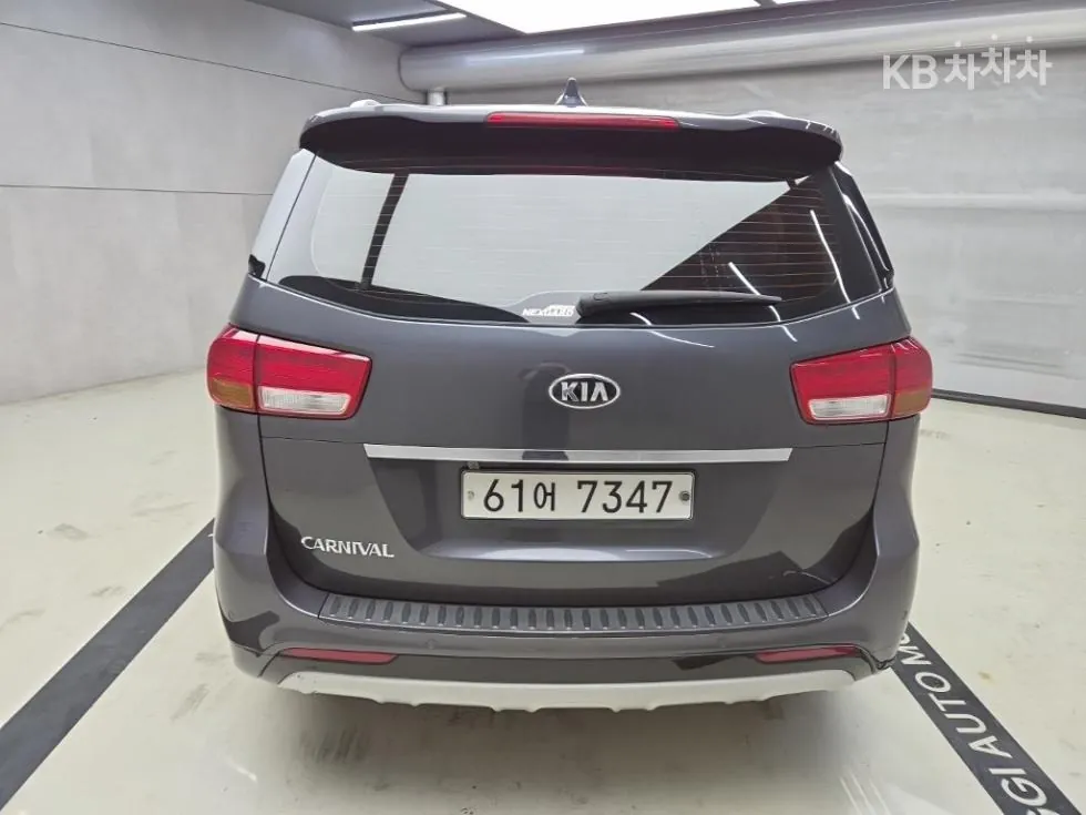 Kia Carnival 2015 photo 3
